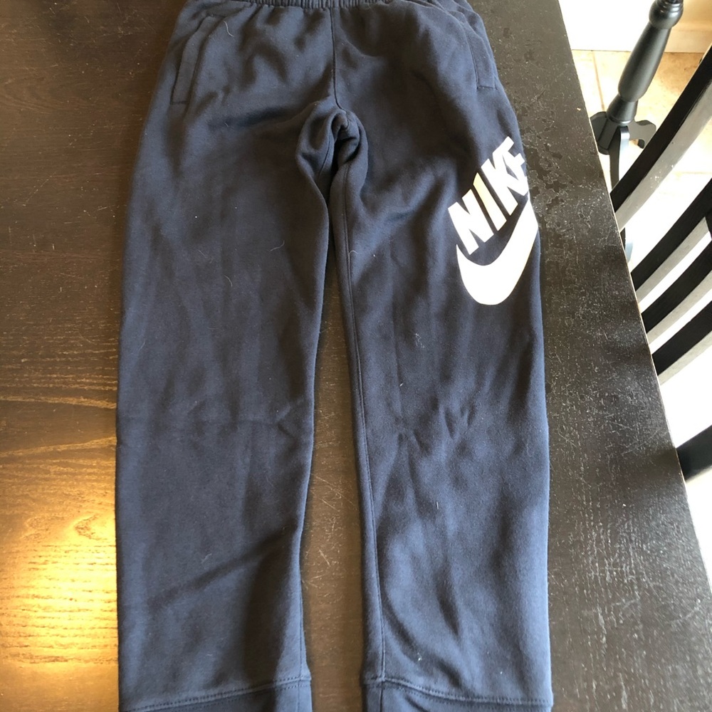 Boys Nike sweats - Picture 3 of 5
